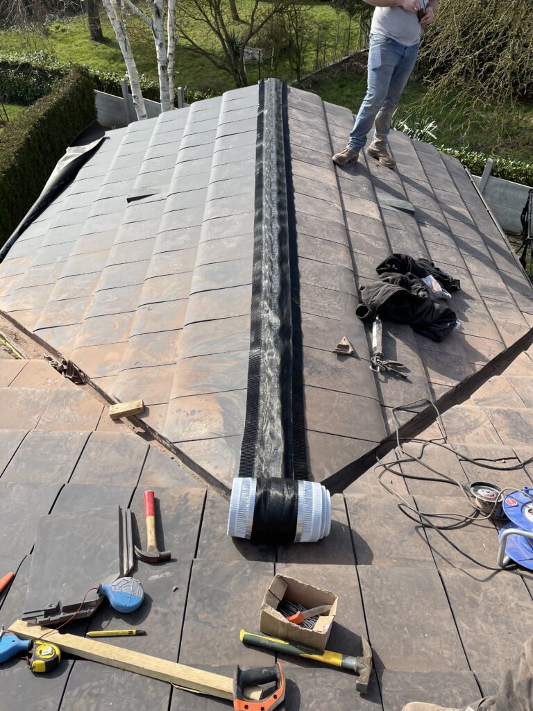 Rénovation toiture complète 02240 Itancourt - tuiles faitières ici - JD Rénovation - couvreur Jimmy Duvaux