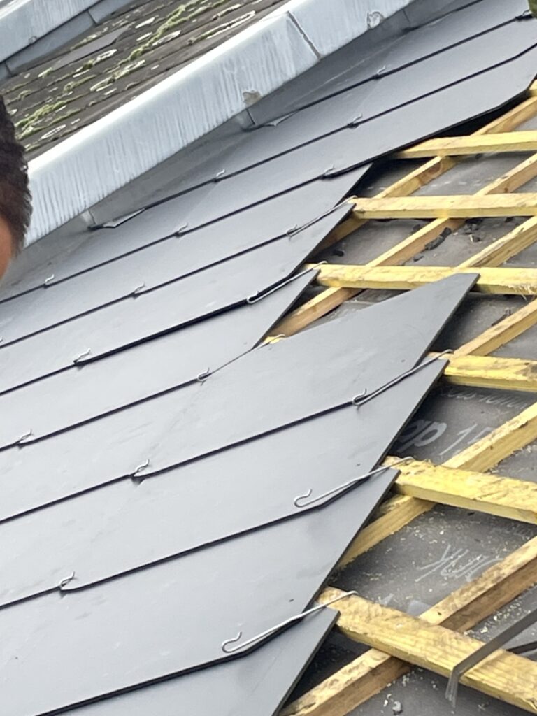 Rénovation toiture en cours à 02100 Saint Quentin par JD Rénovation - Couvreur Jimmy Duvaux