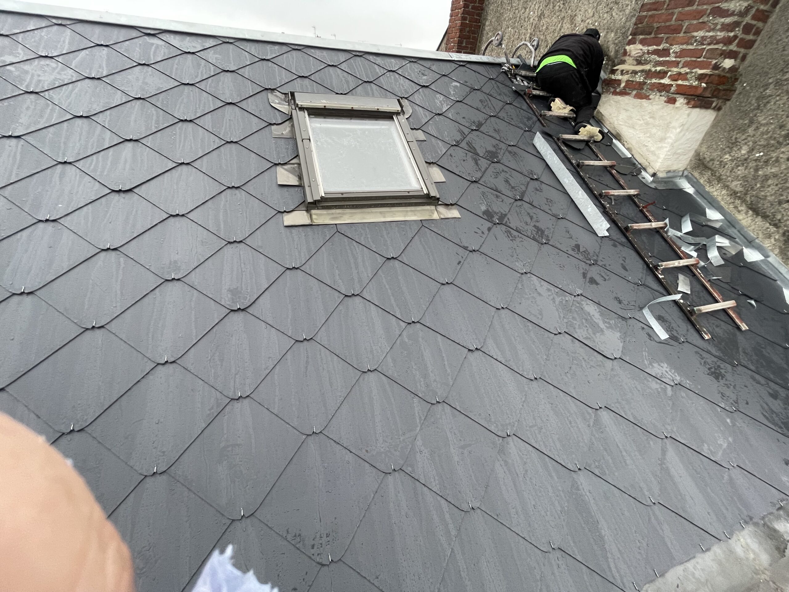 Velux : pose, étanchéité, réparation. Ici pose à neuf d’un Velux – JD Rénovation, couvreur Jimmy Duvaux Velux : pose, étanchéité, réparation. Ici pose à neuf d'un Velux - JD Rénovation, couvreur Jimmy Duvaux