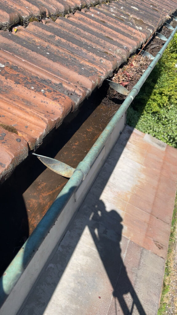 Débouchage de gouttières par JD Rénovation